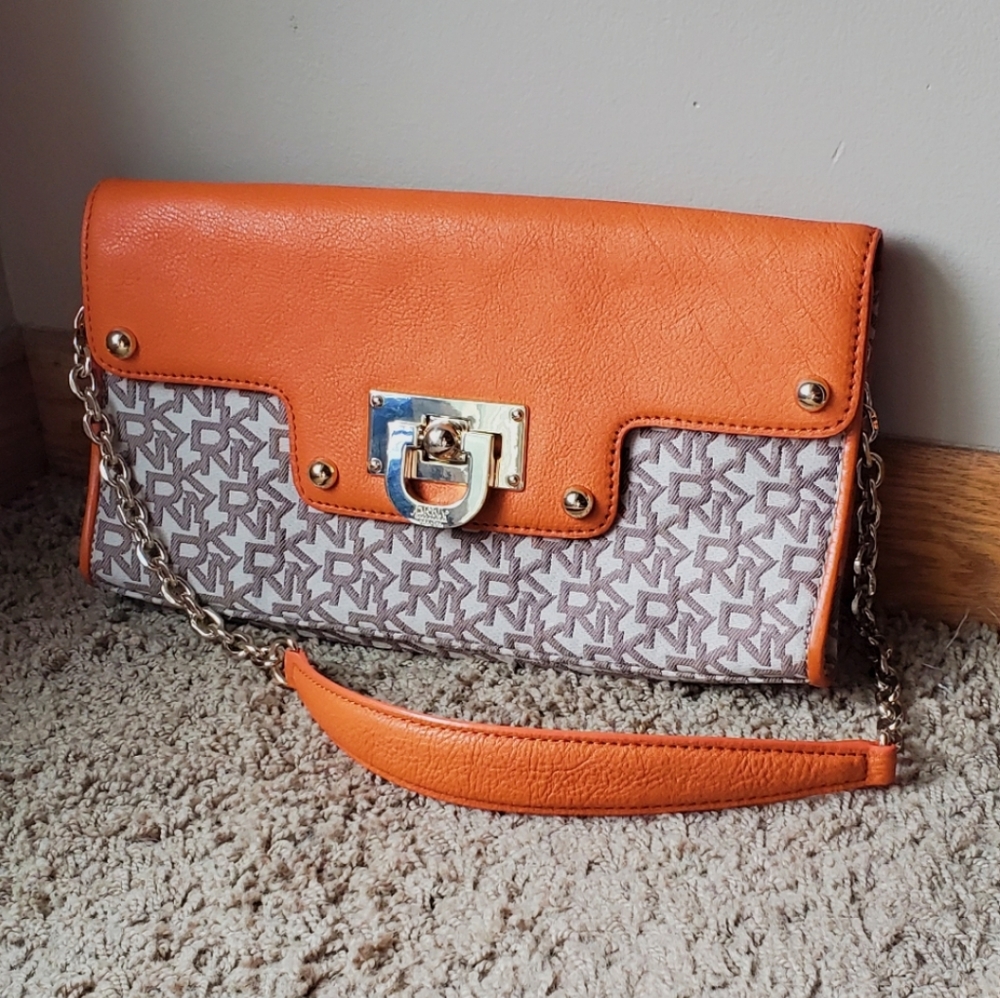 DKNY womens authentic leather handbag purse